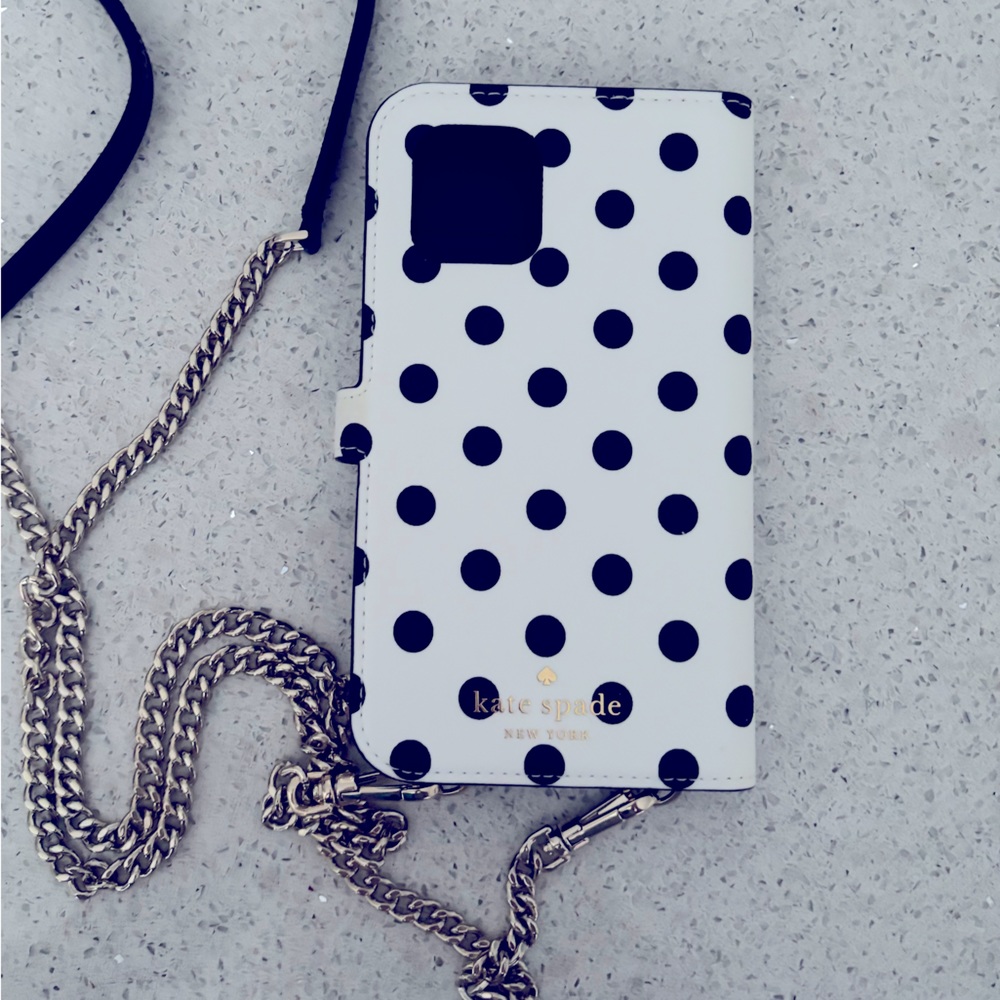 🖤🤍KATE SPADE🤍🖤iPhone 15 Pro Polka dot Case in white and black. Brand New.